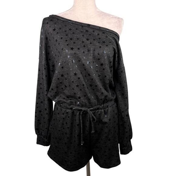 Le Lis Collection Romper Black Stars LS Pockets Off Shoulder New - Picture 2 of 16